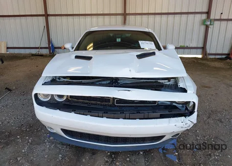 2017 Dodge Challenger Sxt z USA, uszkodzony, nr VIN 2C3CDZAG8HH532142